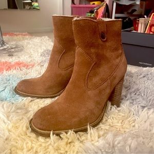 KELSI DAGGER suede & faux fur stacked block heel ankle booties in chestnut